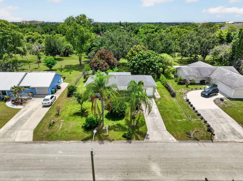 1334 SE Vestridge Lane Port St Lucie FL 34952