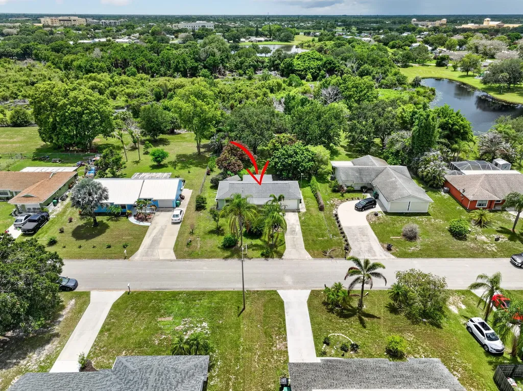 1334 SE Vestridge Lane Port St Lucie FL 34952