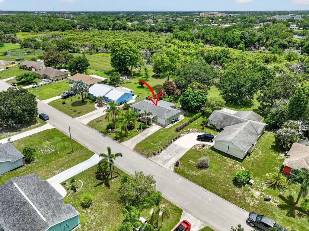 1334 SE Vestridge Lane Port St Lucie FL 34952