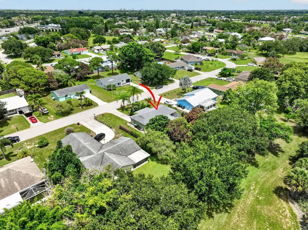 1334 SE Vestridge Lane Port St Lucie FL 34952