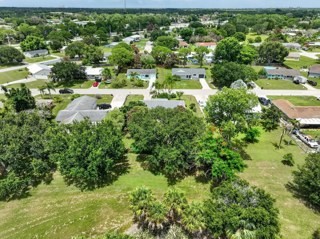 1334 SE Vestridge Lane Port St Lucie FL 34952