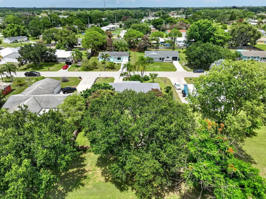 1334 SE Vestridge Lane Port St Lucie FL 34952