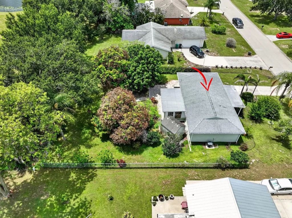 1334 SE Vestridge Lane Port St Lucie FL 34952