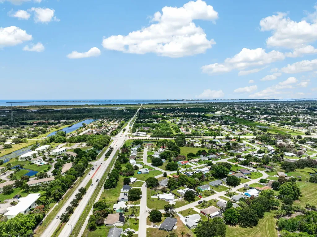 1334 SE Vestridge Lane Port St Lucie FL 34952