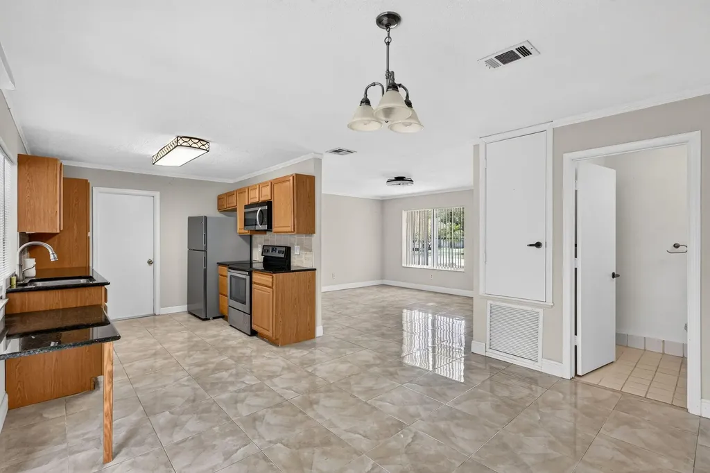 1334 SE Vestridge Lane Port St Lucie FL 34952