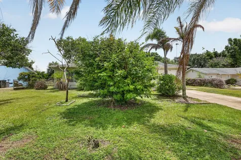 1334 SE Vestridge Lane Port St Lucie FL 34952