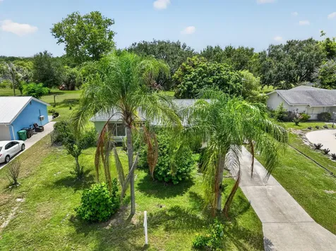 1334 SE Vestridge Lane Port St Lucie FL 34952