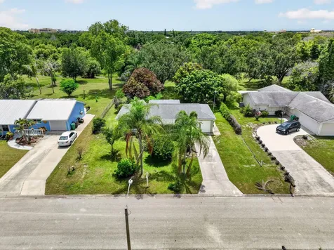 1334 SE Vestridge Lane Port St Lucie FL 34952