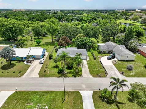 1334 SE Vestridge Lane Port St Lucie FL 34952