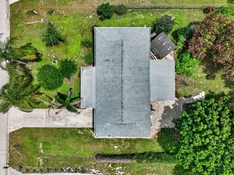 1334 SE Vestridge Lane Port St Lucie FL 34952