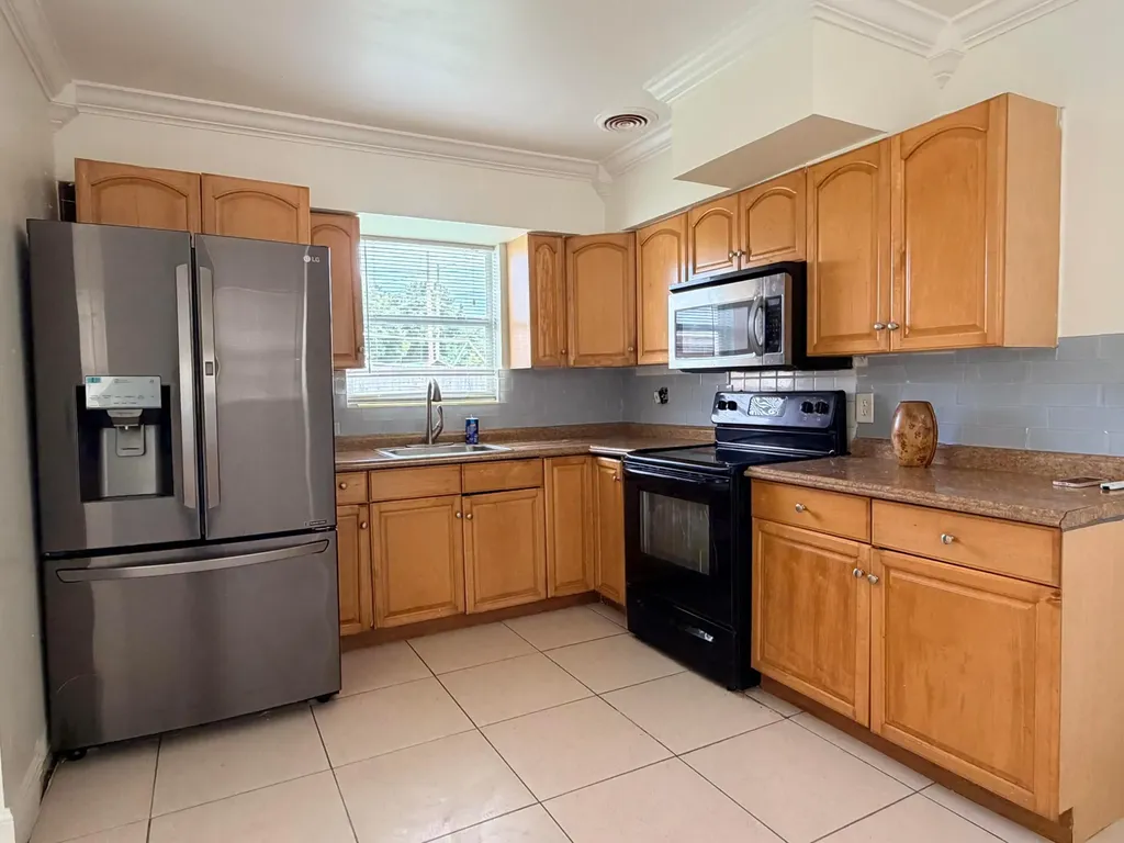 2438 Thomas Street Hollywood FL 33020