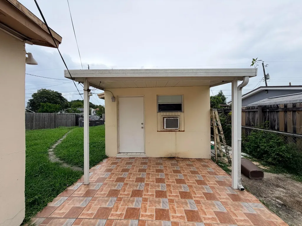 2438 Thomas Street Hollywood FL 33020