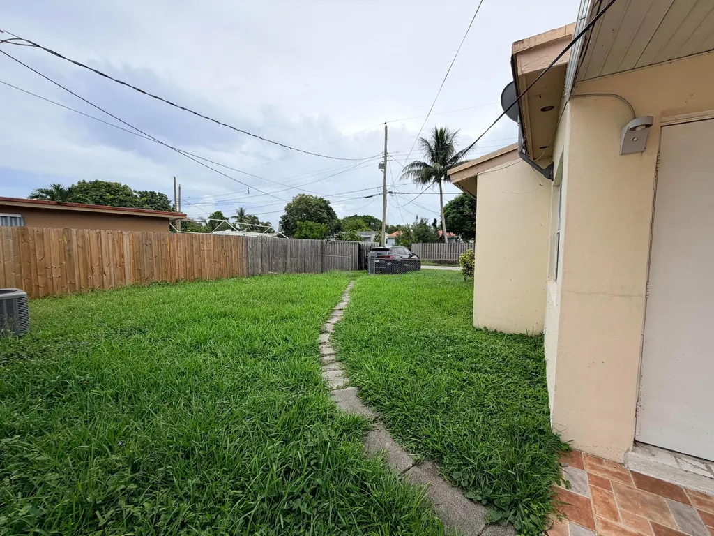 2438 Thomas Street Hollywood FL 33020