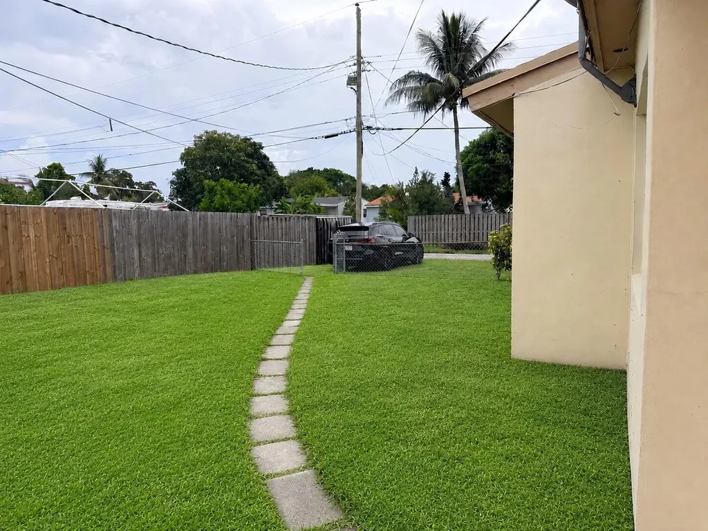 2438 Thomas Street Hollywood FL 33020