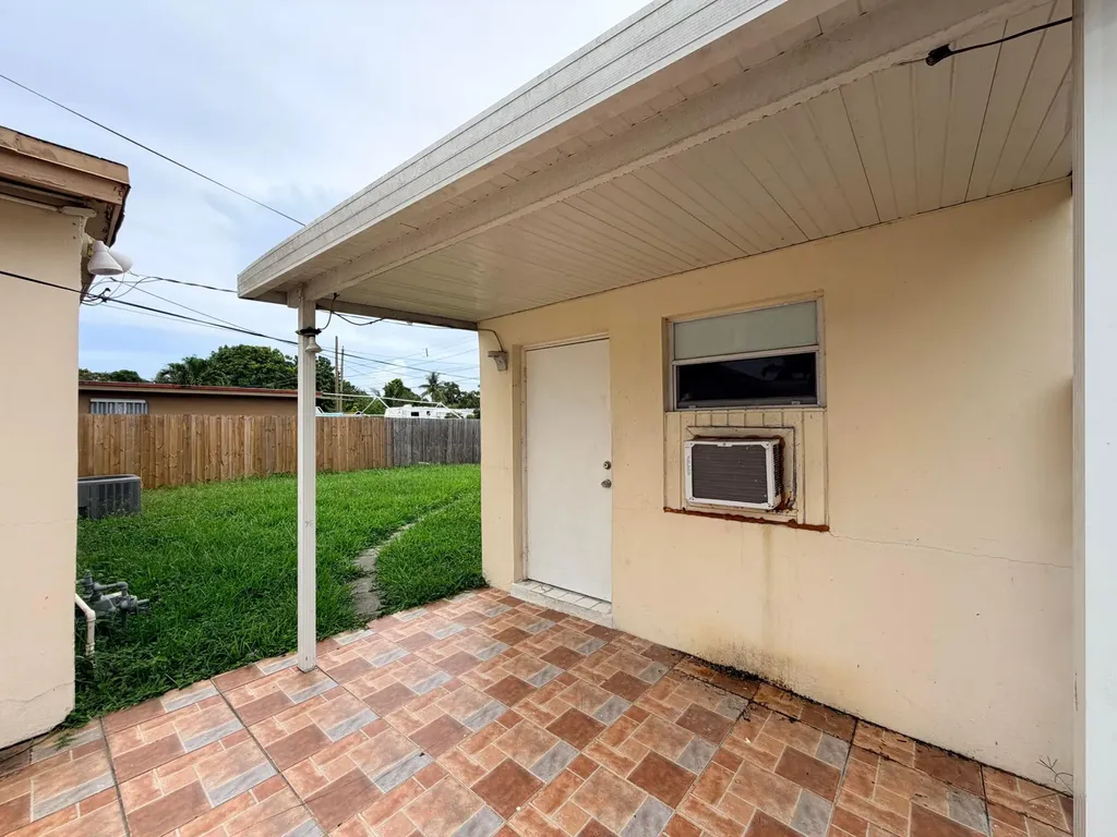 2438 Thomas Street Hollywood FL 33020