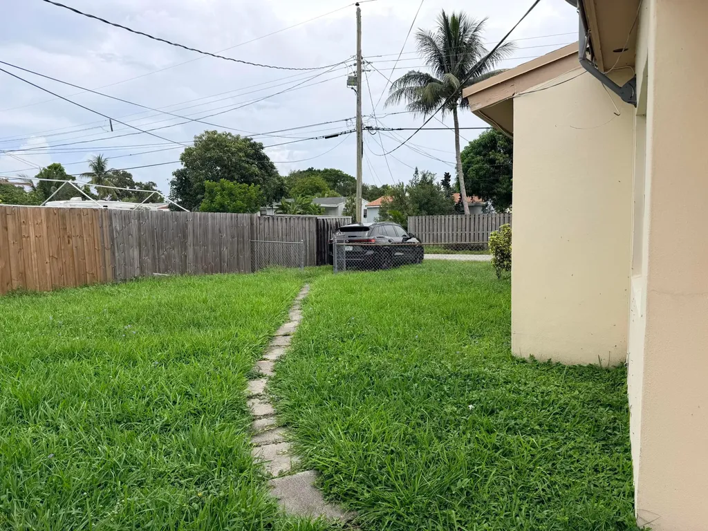 2438 Thomas Street Hollywood FL 33020