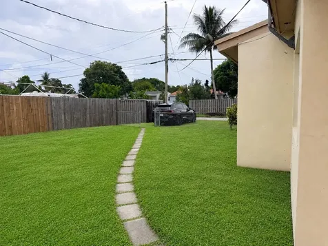 2438 Thomas Street Hollywood FL 33020