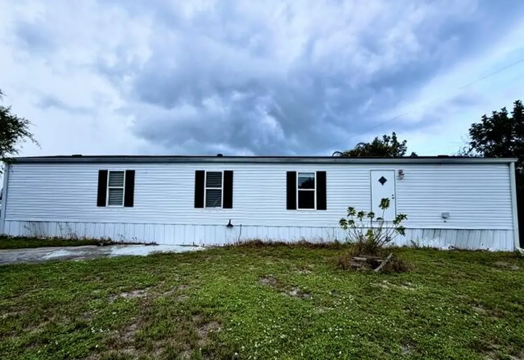 8423 SE Sandy Lane Hobe Sound FL 33455