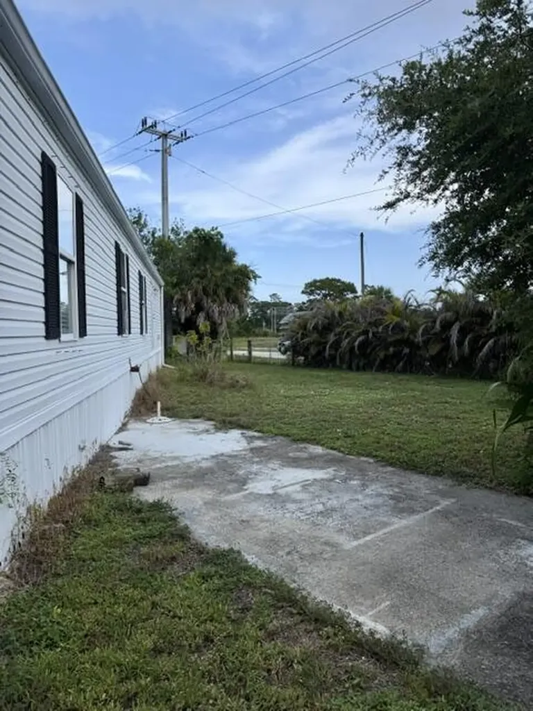 8423 SE Sandy Lane Hobe Sound FL 33455