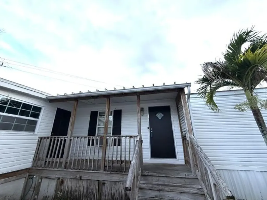 8423 SE Sandy Lane Hobe Sound FL 33455