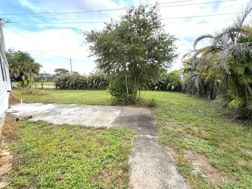 8423 SE Sandy Lane Hobe Sound FL 33455