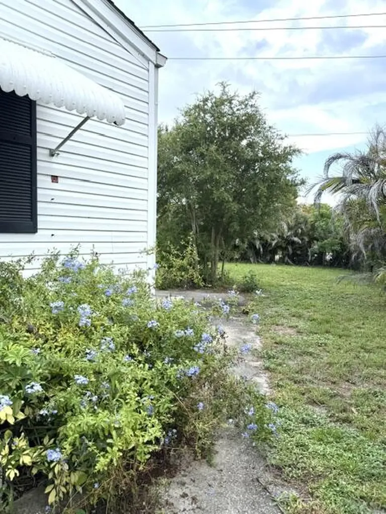8423 SE Sandy Lane Hobe Sound FL 33455