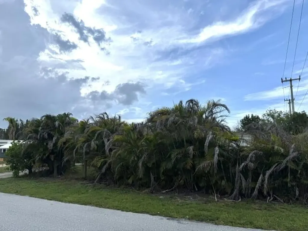 8423 SE Sandy Lane Hobe Sound FL 33455