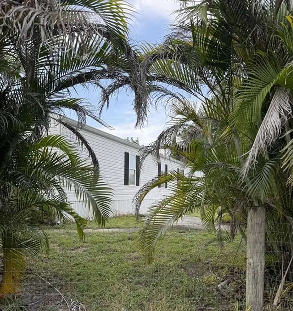 8423 SE Sandy Lane Hobe Sound FL 33455