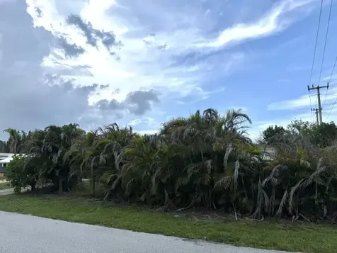 8423 SE Sandy Lane Hobe Sound FL 33455