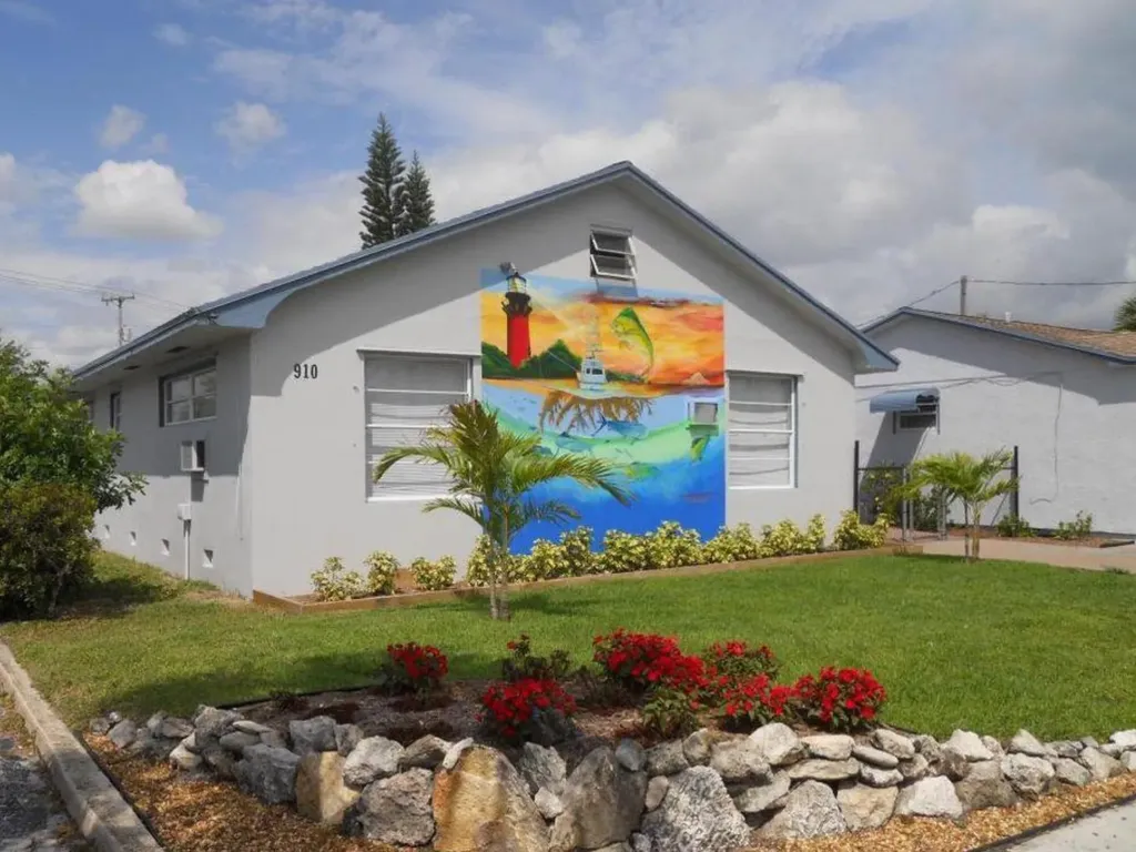 910 E Coast Avenue Lantana FL 33462