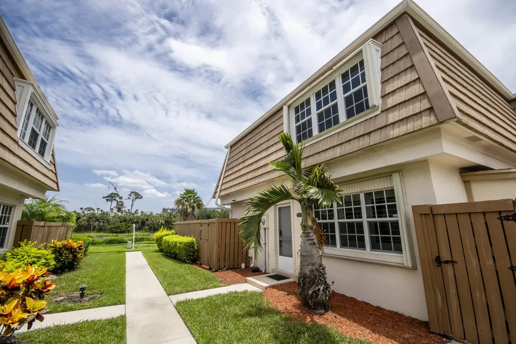 4338 Hazel Avenue Palm Beach Gardens FL 33410