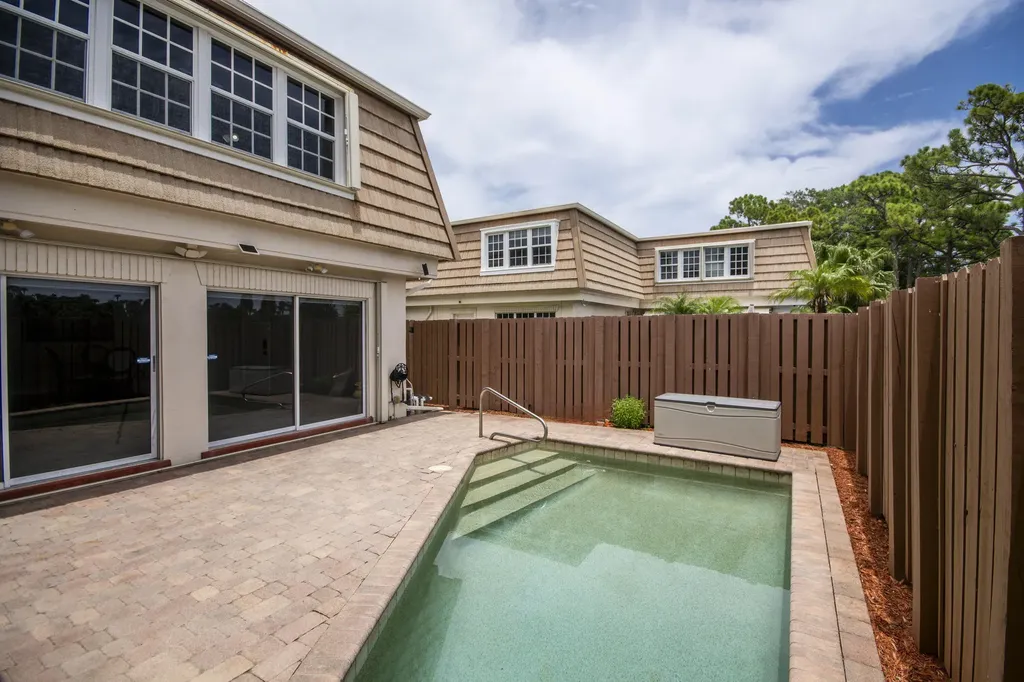 4338 Hazel Avenue Palm Beach Gardens FL 33410