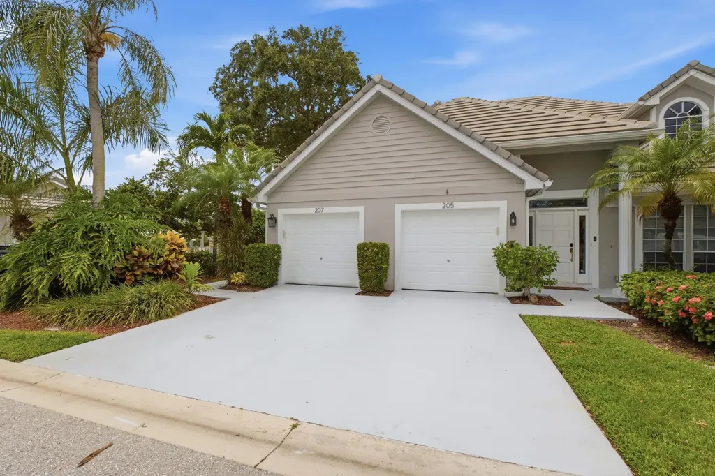 207 Woodsmuir Court Palm Beach Gardens FL 33418