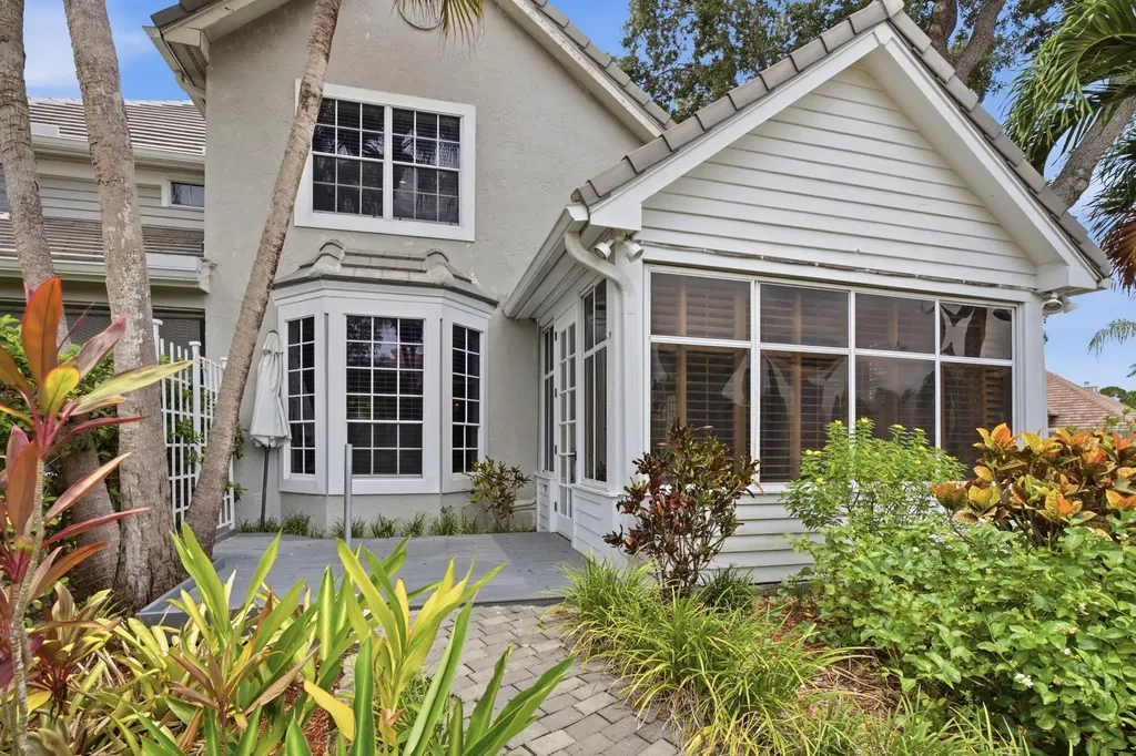 207 Woodsmuir Court Palm Beach Gardens FL 33418