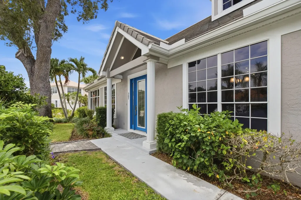 207 Woodsmuir Court Palm Beach Gardens FL 33418