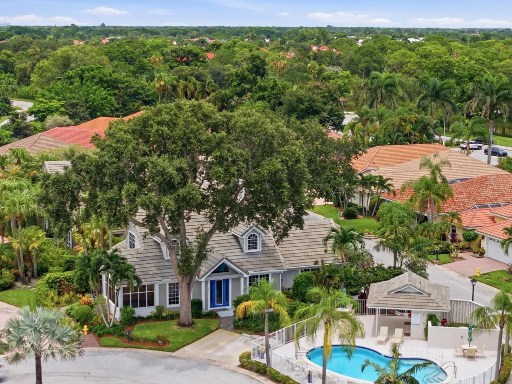 207 Woodsmuir Court Palm Beach Gardens FL 33418