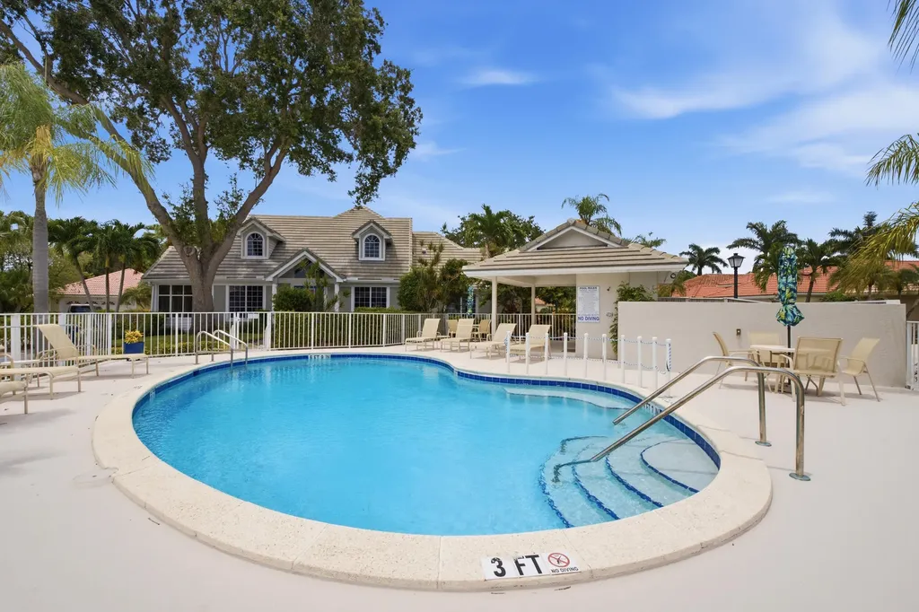 207 Woodsmuir Court Palm Beach Gardens FL 33418