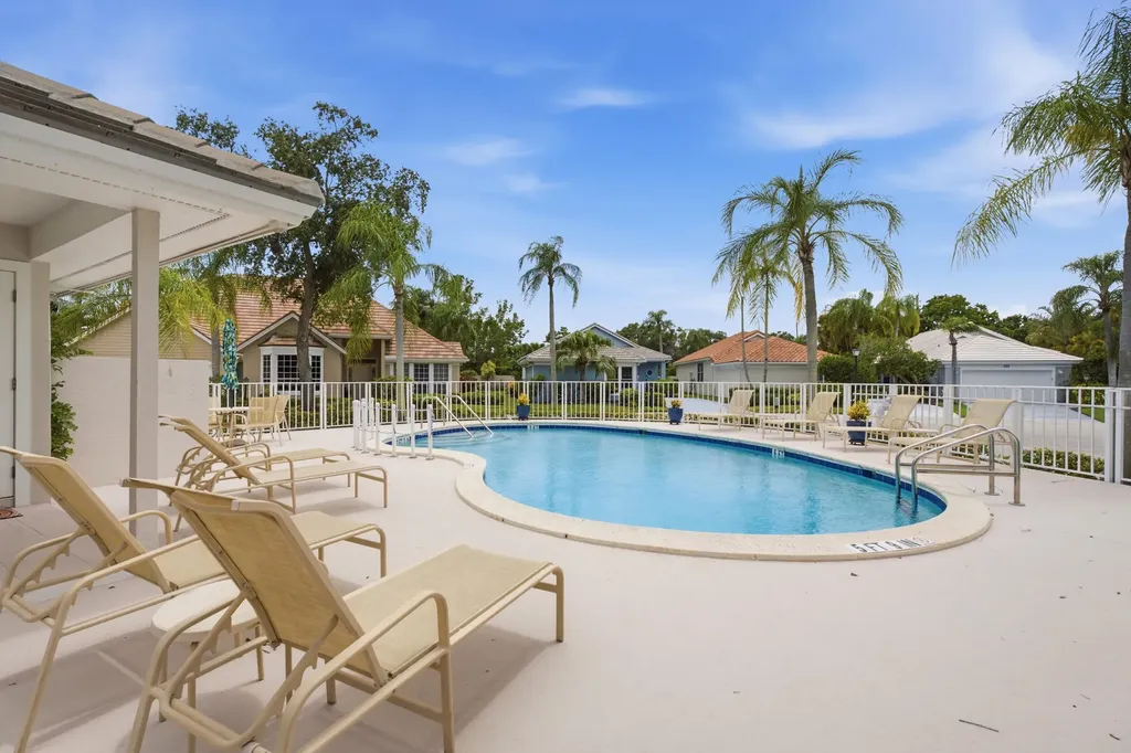 207 Woodsmuir Court Palm Beach Gardens FL 33418