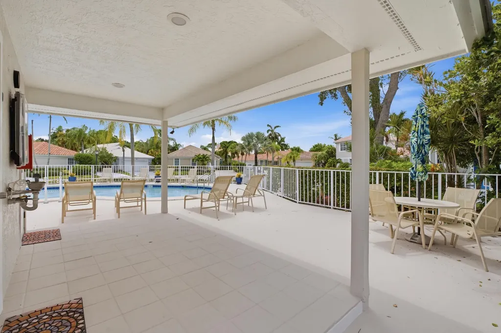 207 Woodsmuir Court Palm Beach Gardens FL 33418