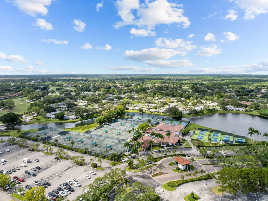 207 Woodsmuir Court Palm Beach Gardens FL 33418