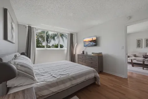 9823 S Hollybrook Lake Drive Pembroke Pines FL 33025