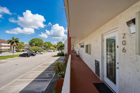 9823 S Hollybrook Lake Drive Pembroke Pines FL 33025