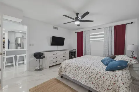 9823 S Hollybrook Lake Drive Pembroke Pines FL 33025
