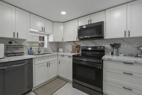 9823 S Hollybrook Lake Drive Pembroke Pines FL 33025