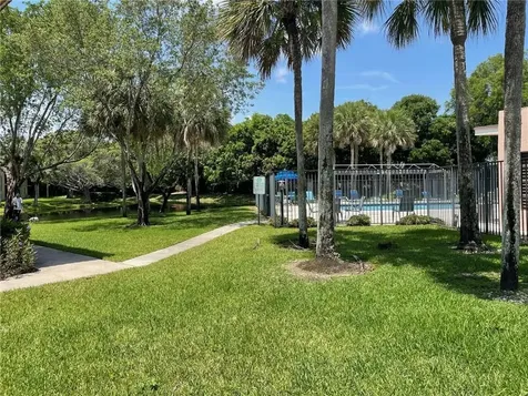 235 Lakeview Drive Weston FL 33326