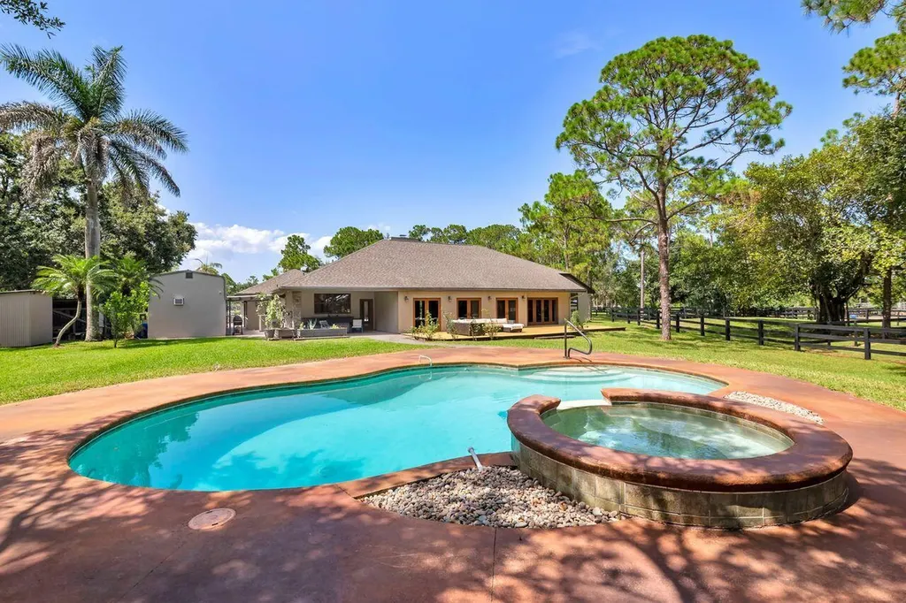 14590 Crazy Horse Lane Palm Beach Gardens FL 33418