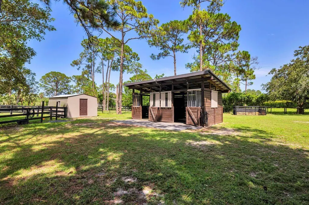 14590 Crazy Horse Lane Palm Beach Gardens FL 33418