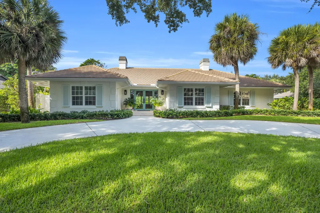 Tequesta FL, 10410 SE Banyan Way