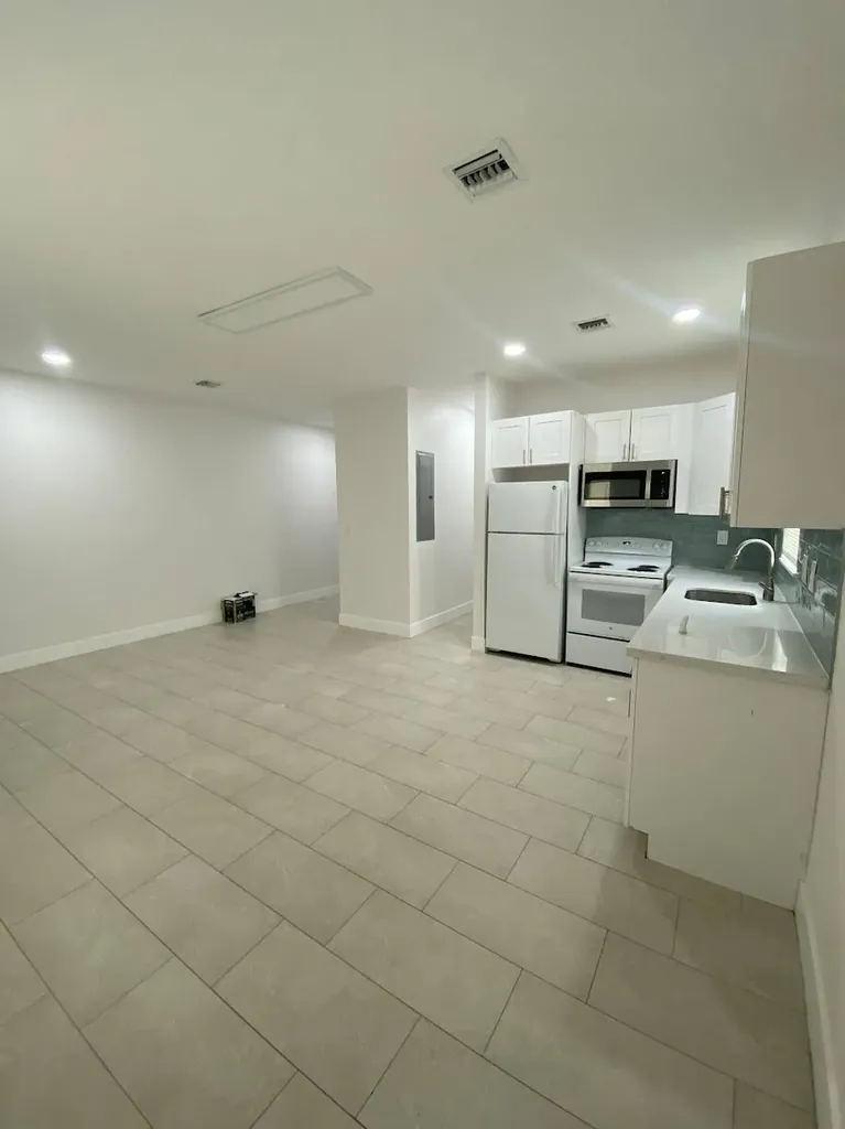2594 NW 20th Street Fort Lauderdale FL 33311