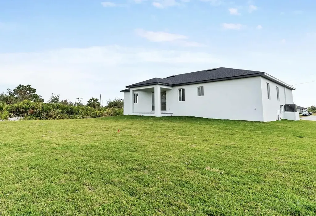 13438 Mcintosh Avenue Port Charlotte FL 33981